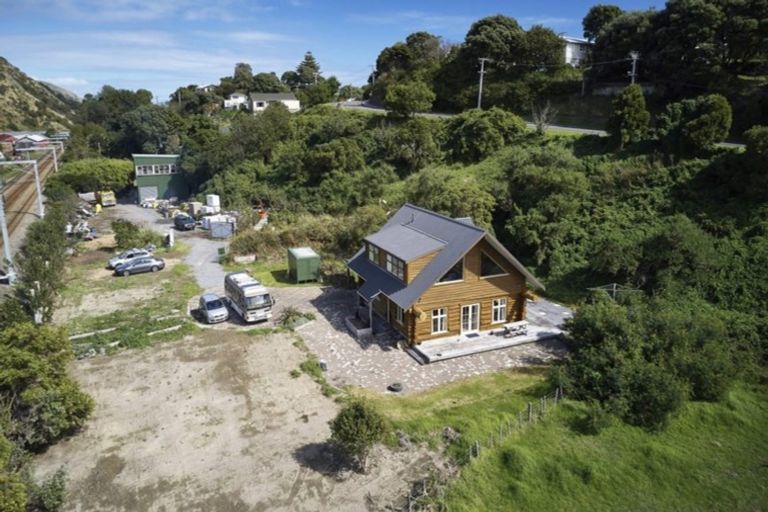 Photo of property in 80 Tilley Road, Paekakariki, 5034