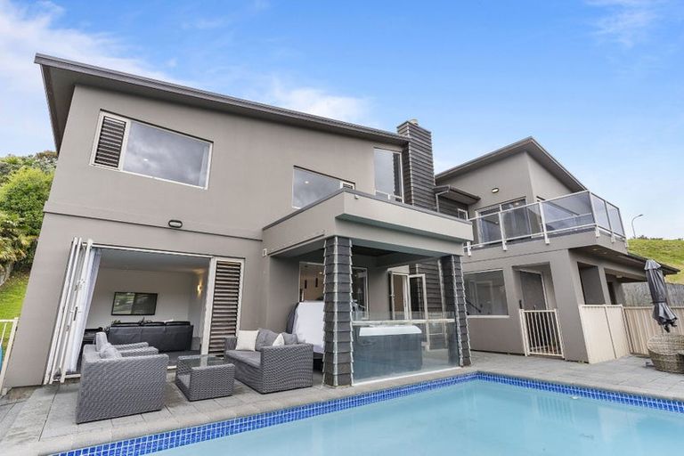 Photo of property in 73 Waldorf Crescent, Orewa, 0931