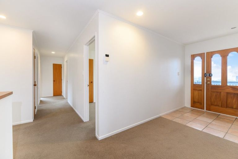 Photo of property in 9 White Heron Drive, Massey, Auckland, 0614