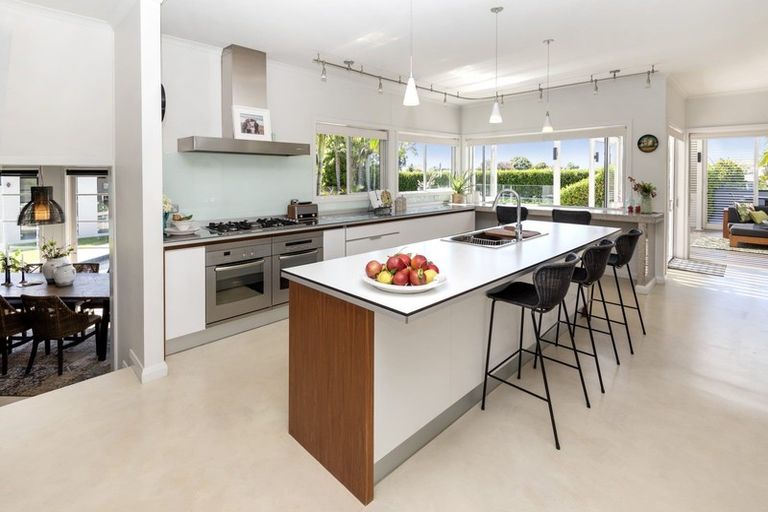 Photo of property in 42 Manor Park, Sunnyhills, Auckland, 2010