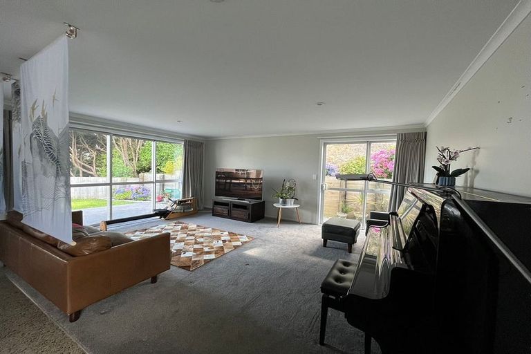 Photo of property in 18 Banks Boulevard, Whitby, Porirua, 5024