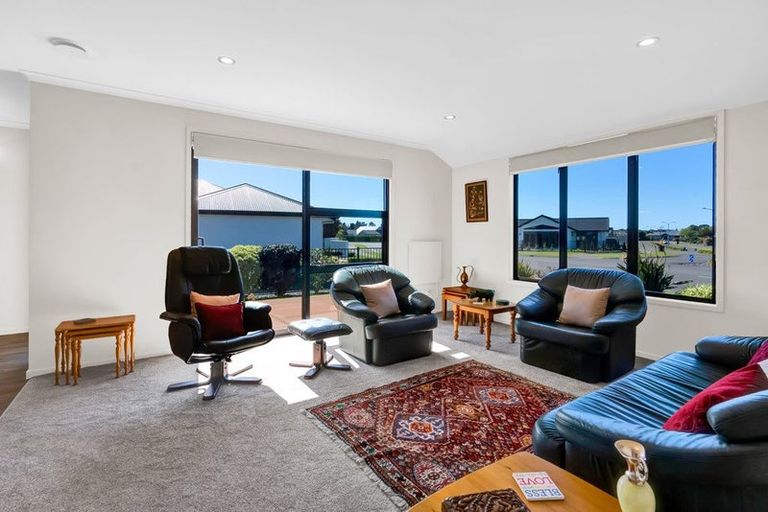 Photo of property in 49 Links Drive, Waiwhakaiho, New Plymouth, 4312