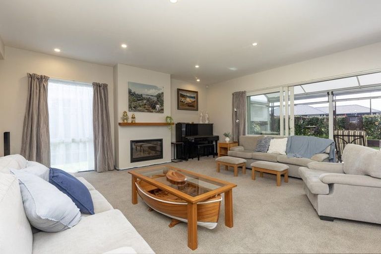 Photo of property in 64 Pohutukawa Parade, Riverhead, 0820