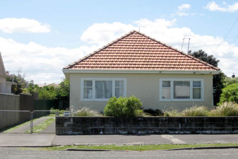 Photo of property in 82 Niblett Street, Whanganui, 4500