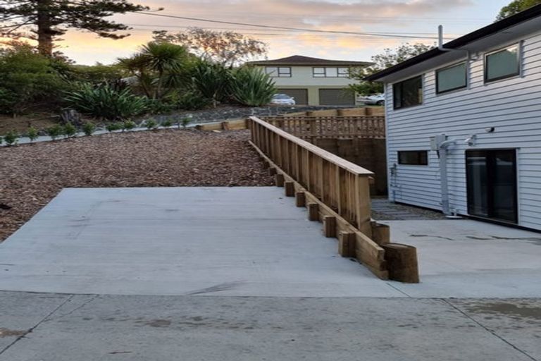 Photo of property in 8b South Lynn Road, Titirangi, Auckland, 0604