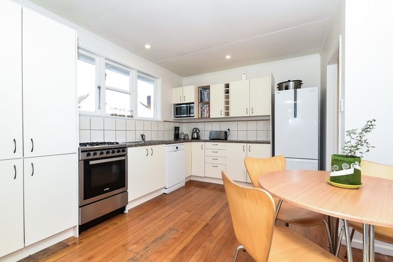 Photo of property in 12 Holland Road, Fairfield, Hamilton, 3214