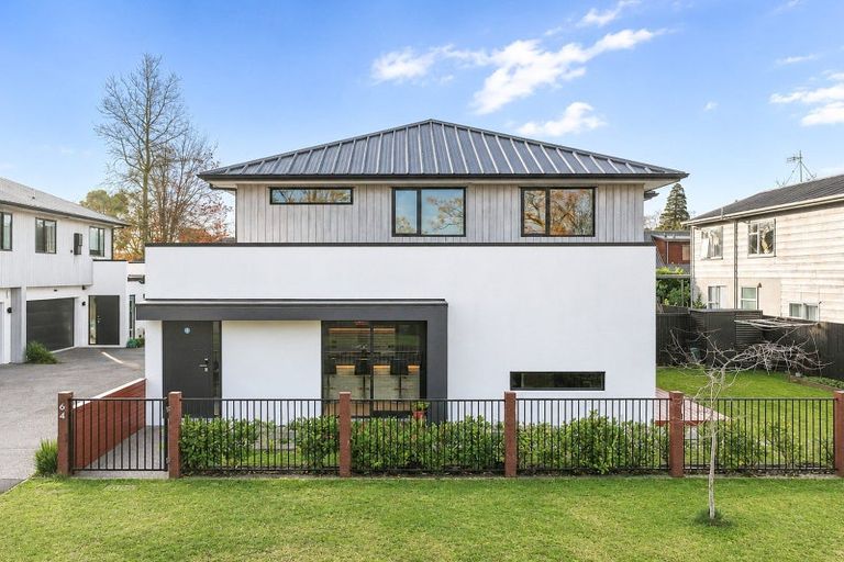 Photo of property in 4/64 Banbury Crescent, Fairfield, Hamilton, 3214