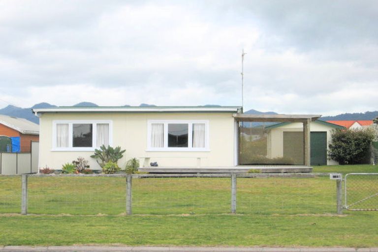 Photo of property in 215 Ocean Road, Whangamata, 3620