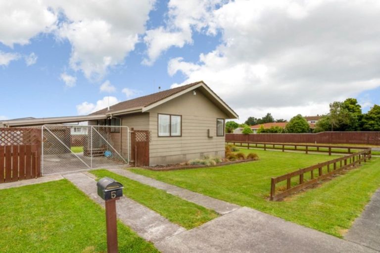 Photo of property in 5 Cemetery Road, Sanson, 4817