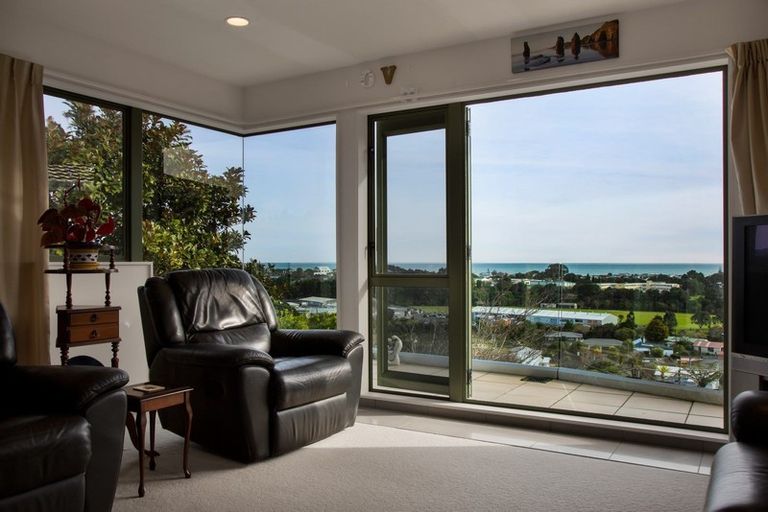 Photo of property in 3a Hillcrest Street, Glen Avon, New Plymouth, 4312