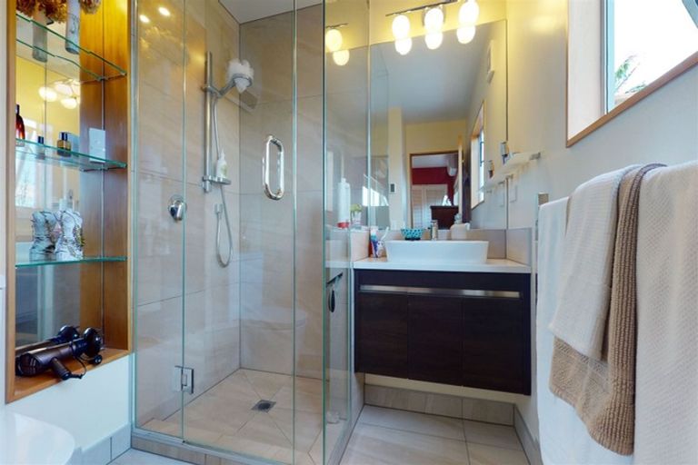 Photo of property in 10 Juliet Place, Forrest Hill, Auckland, 0620