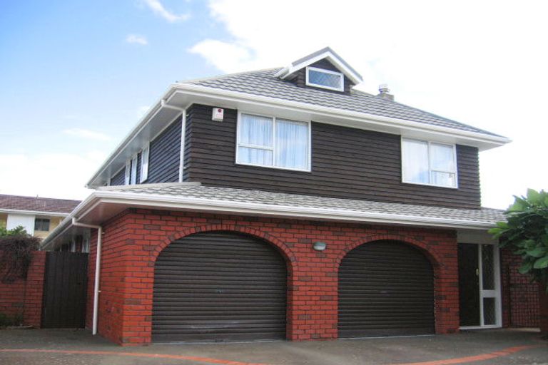 Photo of property in 11 Saulbrey Grove, Woburn, Lower Hutt, 5010