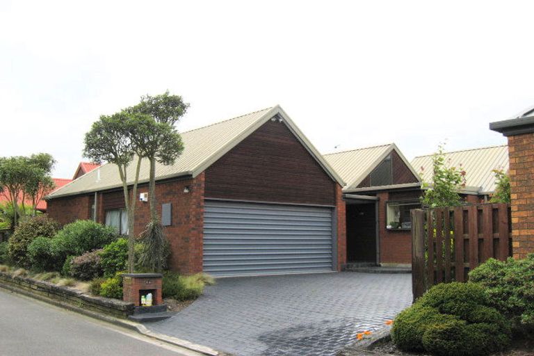 Photo of property in 2/6 Cricklewood Place, Avonhead, Christchurch, 8042