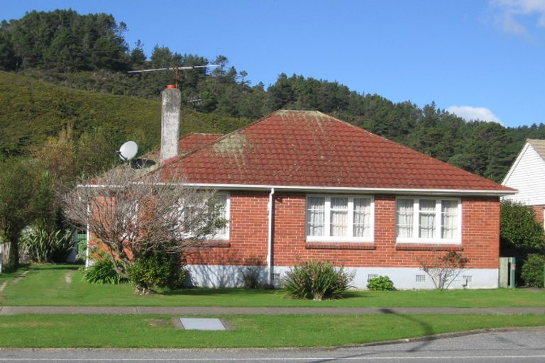 Photo of property in 1322 High Street, Taita, Lower Hutt, 5011