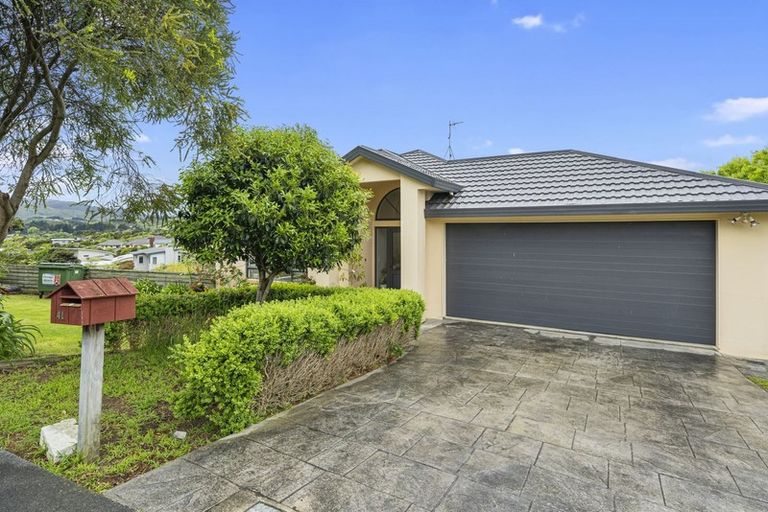 Photo of property in 41 Samwell Drive, Whitby, Porirua, 5024