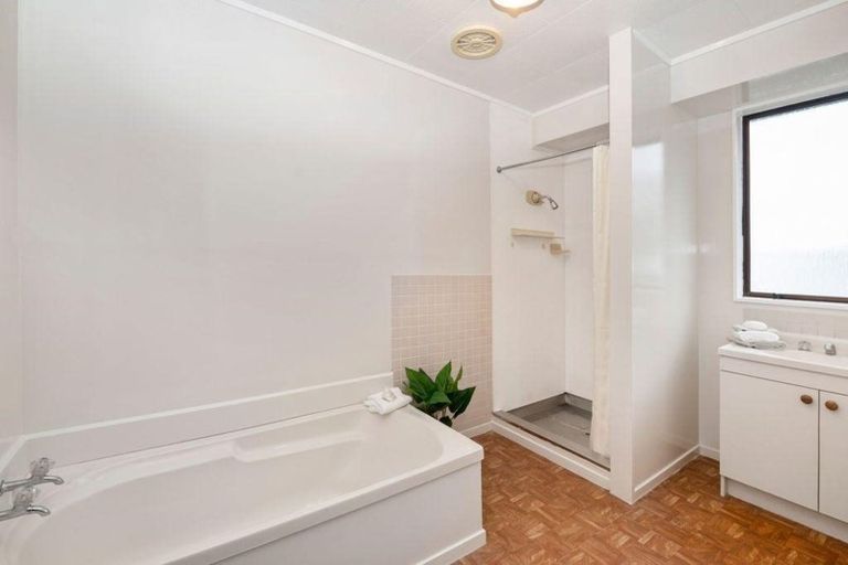 Photo of property in 9 Moxham Grove, Massey, Auckland, 0614