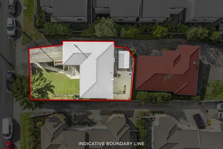 Photo of property in 1/5 Woodall Place, Totara Vale, Auckland, 0627