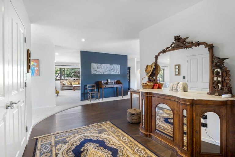 Photo of property in 424 Tararua Road, Levin, 5571