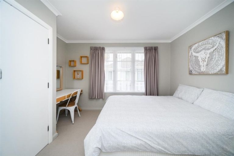 Photo of property in 2 Chester Crescent, West End, Palmerston North, 4410
