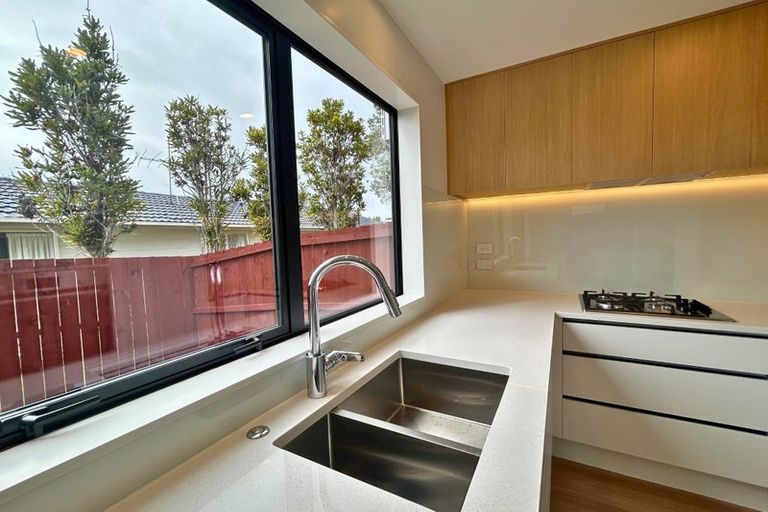 Photo of property in 23c Athena Drive, Totara Vale, Auckland, 0629