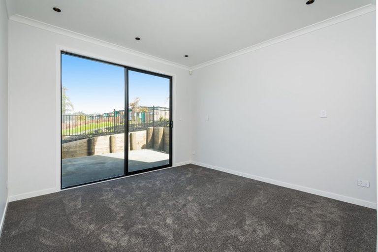 Photo of property in 1 Luff Place, Long Bay, Auckland, 0630