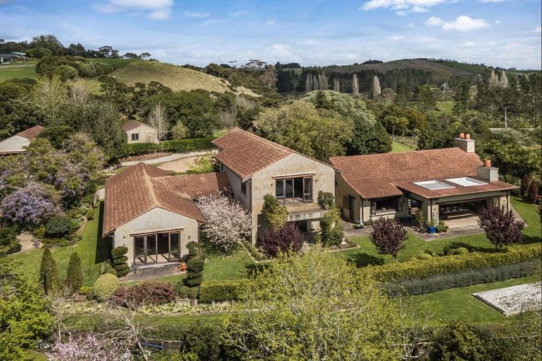 Photo of property in 390 Clevedon Kawakawa Road, Clevedon, Papakura, 2585