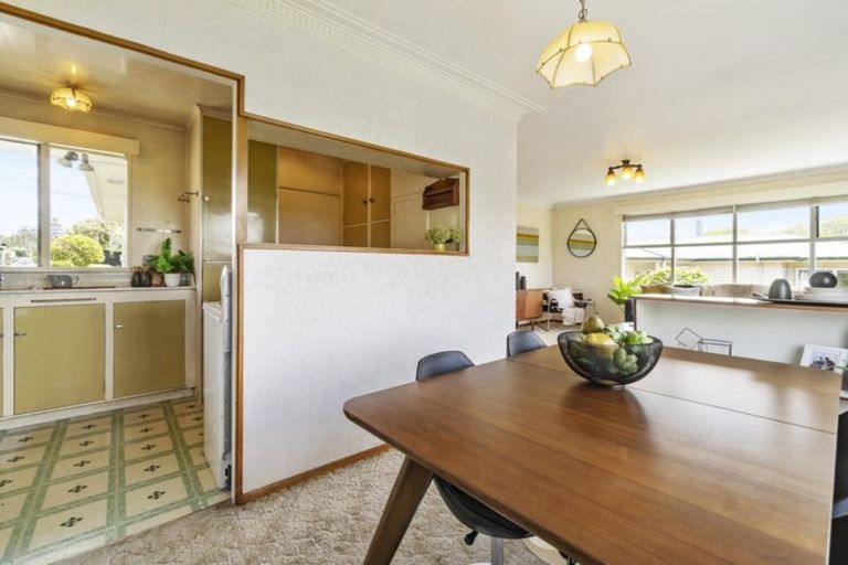 Photo of property in 77 Tirimoana Road, Te Atatu South, Auckland, 0602