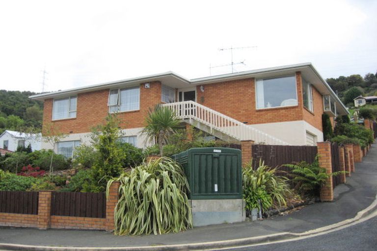 Photo of property in 18 Barnes Drive, Caversham, Dunedin, 9011