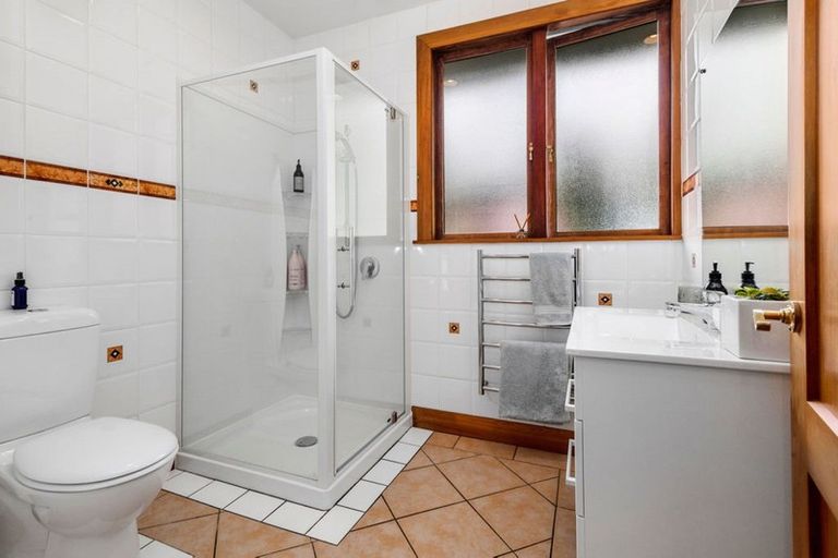 Photo of property in 10 Golf Road, Heretaunga, Upper Hutt, 5018