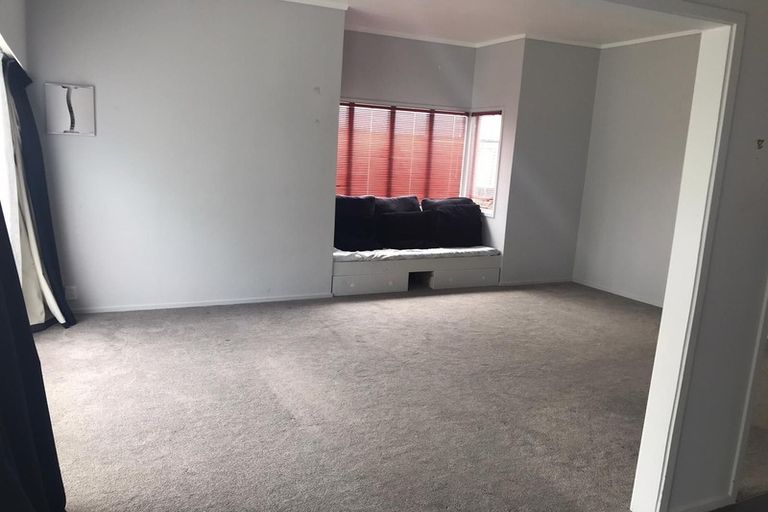 Photo of property in 12a Waiari Road, Conifer Grove, Takanini, 2112