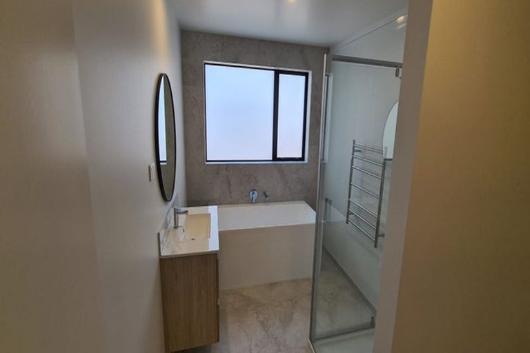 Photo of property in 110 Kaurinui Crescent, One Tree Point, 0118