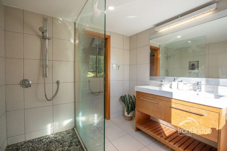 Photo of property in 6b Chatsworth Road, Silverstream, Upper Hutt, 5019