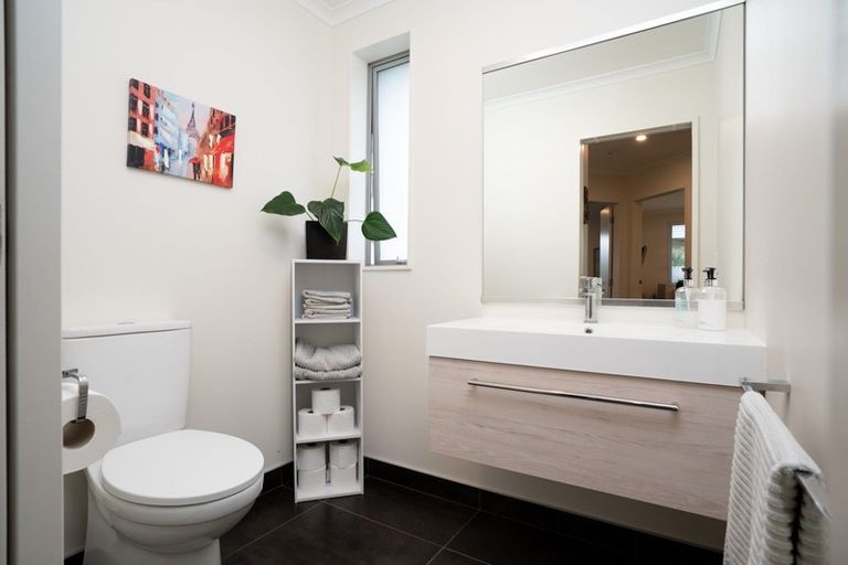 Photo of property in 5 Poaka Place, One Tree Point, 0118