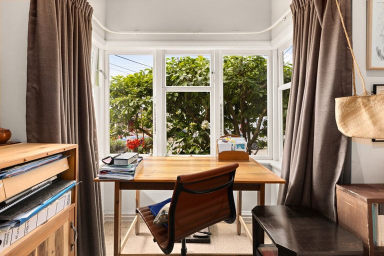 Photo of property in 70 Te Wharepouri Street, Berhampore, Wellington, 6023