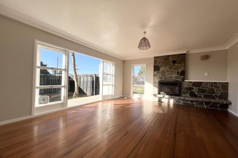 Photo of property in 15 Pleasant Road, Glen Eden, Auckland, 0602