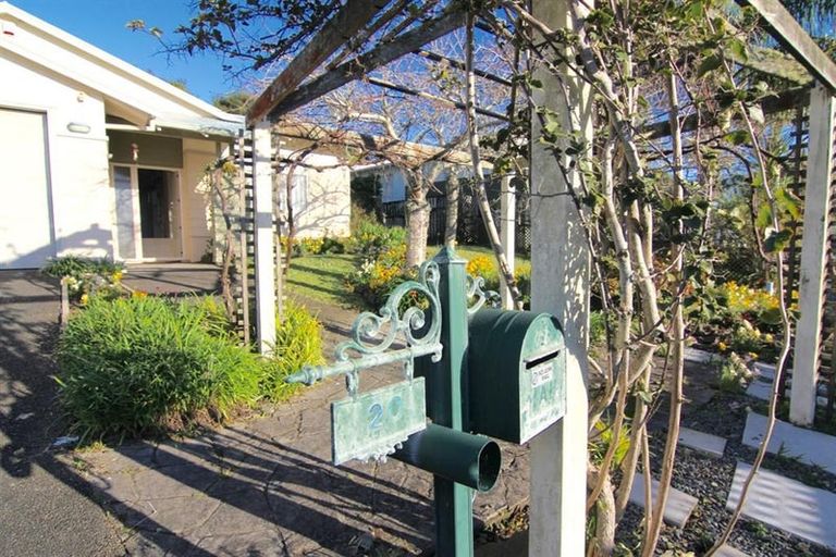 Photo of property in 20 Cinnabar Place, Westgate, Auckland, 0614