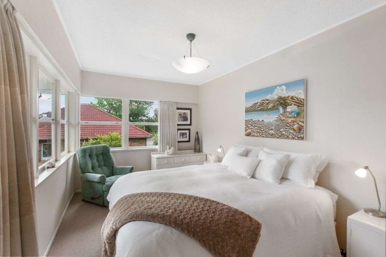 Photo of property in 139 Glenfield Road, Hillcrest, Auckland, 0626