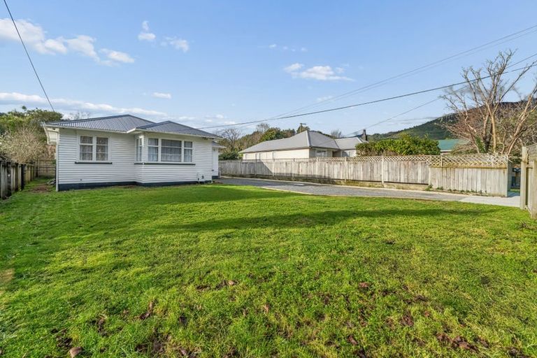 Photo of property in 95 Hine Road, Wainuiomata, Lower Hutt, 5014