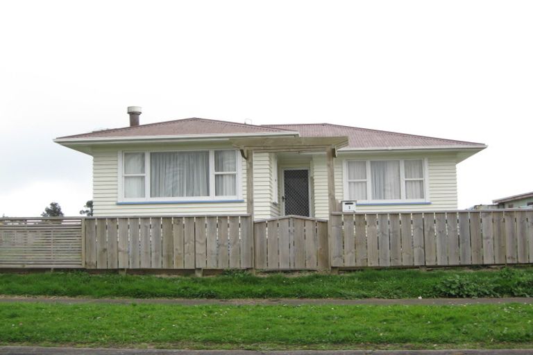 Photo of property in 1 Short Street, Waitara, 4320