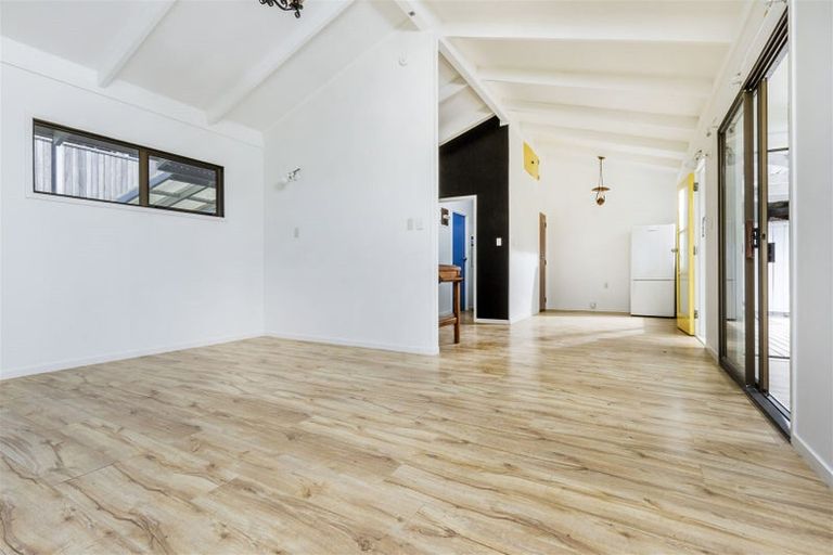 Photo of property in 3/23a Gladstone Road, Northcote, Auckland, 0627