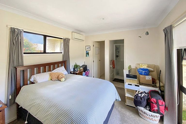 Photo of property in 9 Jessika Place, Conifer Grove, Takanini, 2112