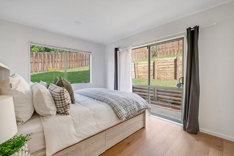 Photo of property in 28 Barbados Drive, Unsworth Heights, Auckland, 0632