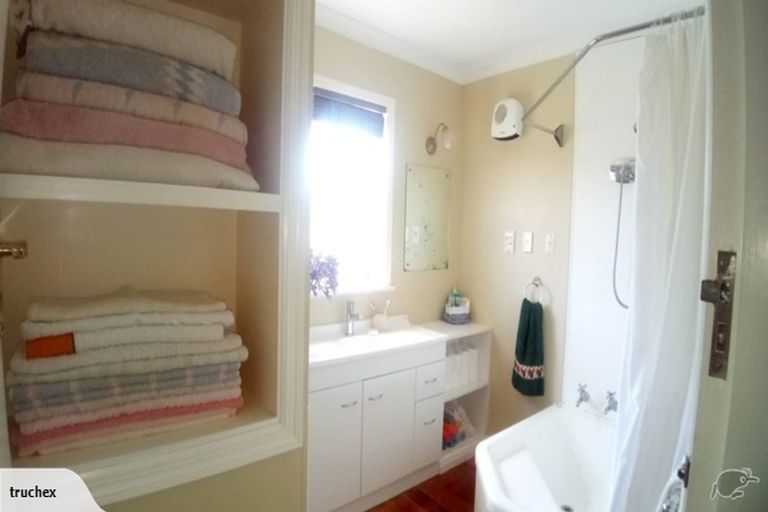 Photo of property in 6 Montgomery Terrace, Hokowhitu, Palmerston North, 4410