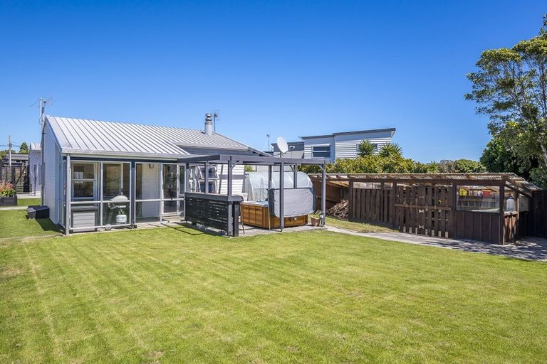 Photo of property in 3 Eatwell Avenue, Paraparaumu Beach, Paraparaumu, 5032