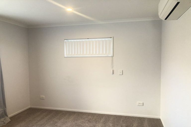 Photo of property in 14 Miami Place, One Tree Point, 0118