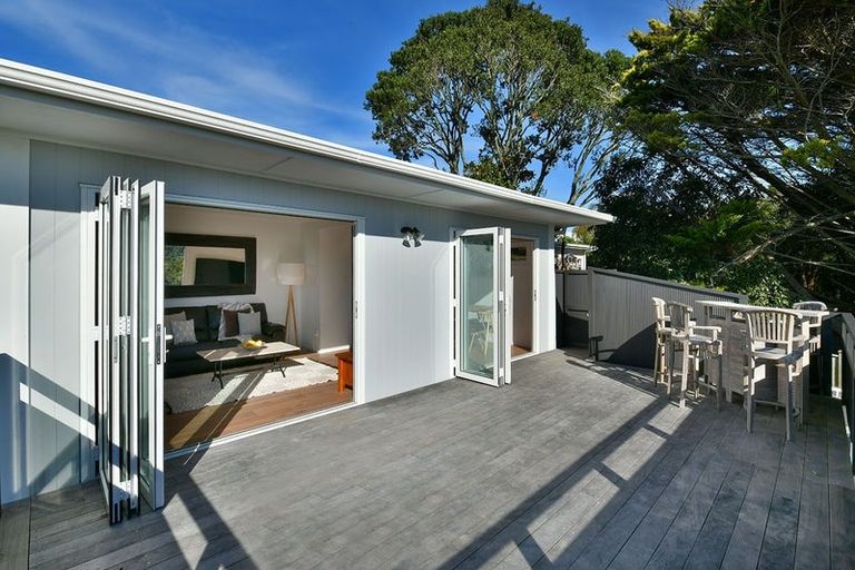 Photo of property in 2/8 Folkestone Street, Murrays Bay, Auckland, 0630