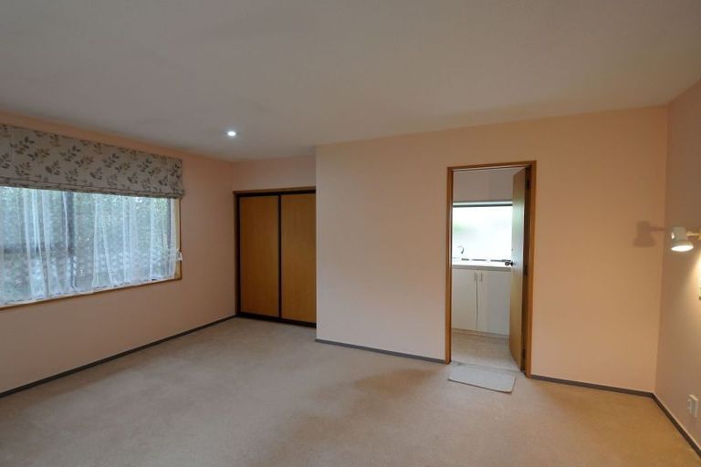 Photo of property in 22 Beatrice Place, Avonhead, Christchurch, 8042