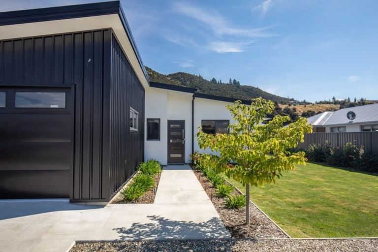 Photo of property in 20 Snowberry Street, Albert Town, Wanaka, 9305