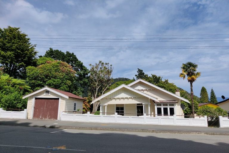 Photo of property in 90 Fairfax Street, Murchison, 7007