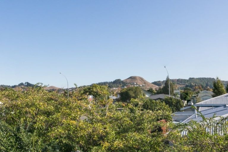 Photo of property in 11 Chester Street, Taradale, Napier, 4112